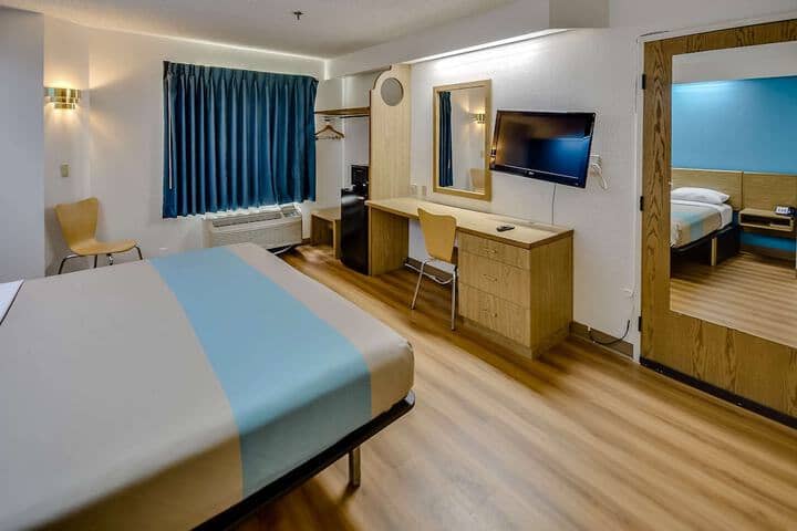 Room 10 of 29