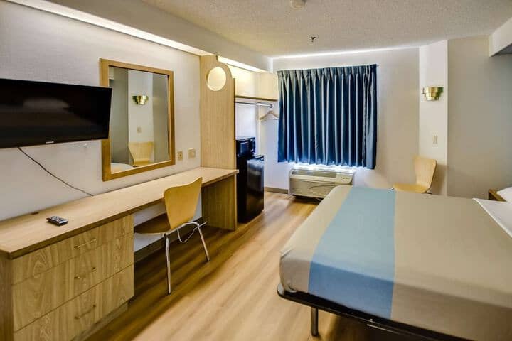 Room 12 of 29