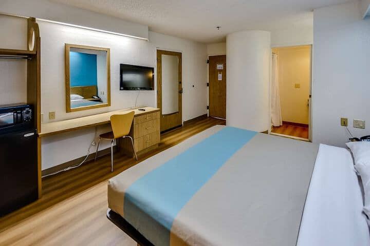 Room 9 of 29